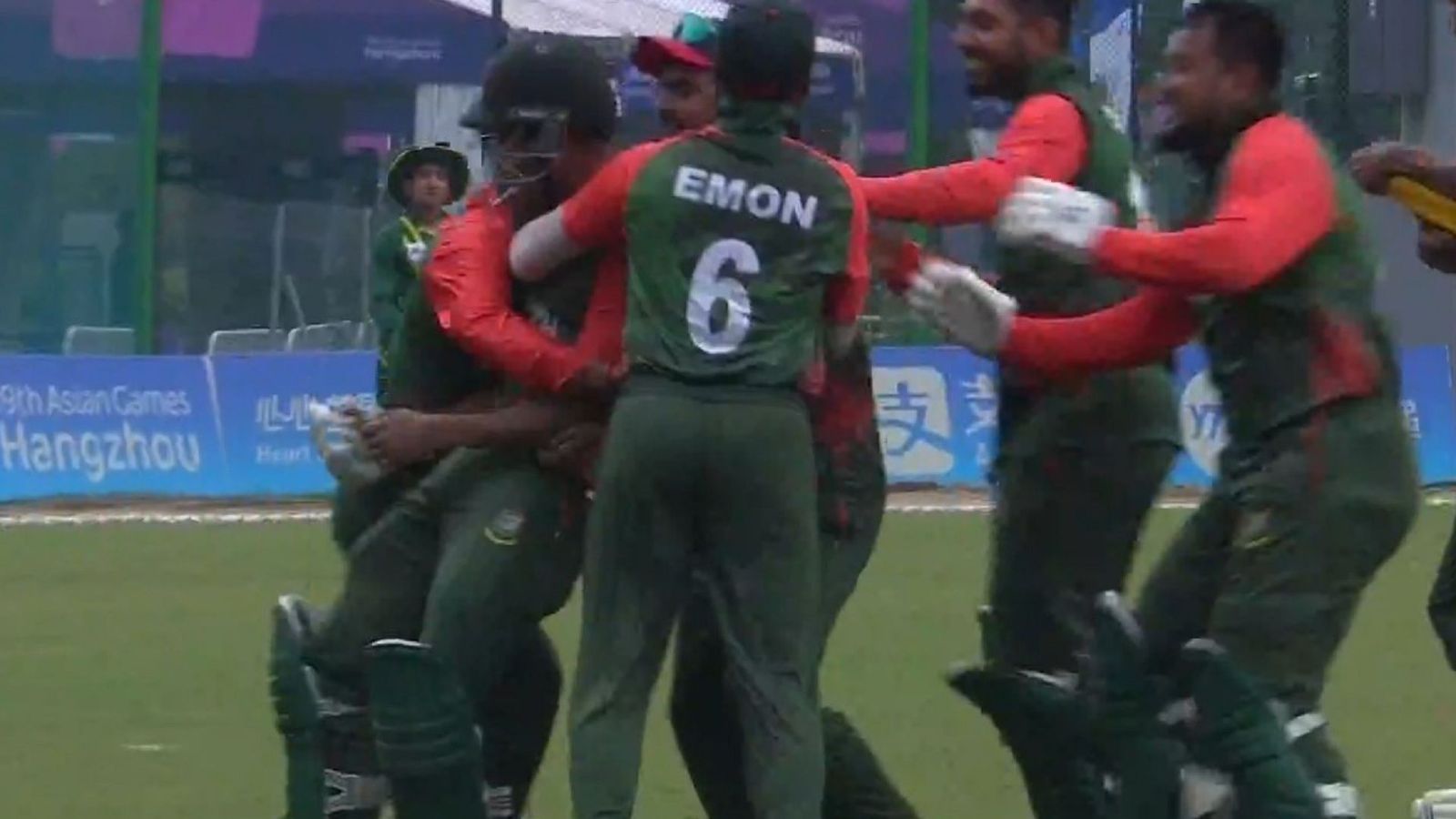 Asian games: पाकिस्तान क्रिकेट टीम के हाथ ब्रॉन्ज मेडल तक नहीं आया, बांग्लादेश ने 30 गेंदों में हराया Asian games: पाकिस्तान क्रिकेट टीम के हाथ ब्रॉन्ज मेडल तक नहीं आया, बांग्लादेश ने 30 गेंदों में हराया