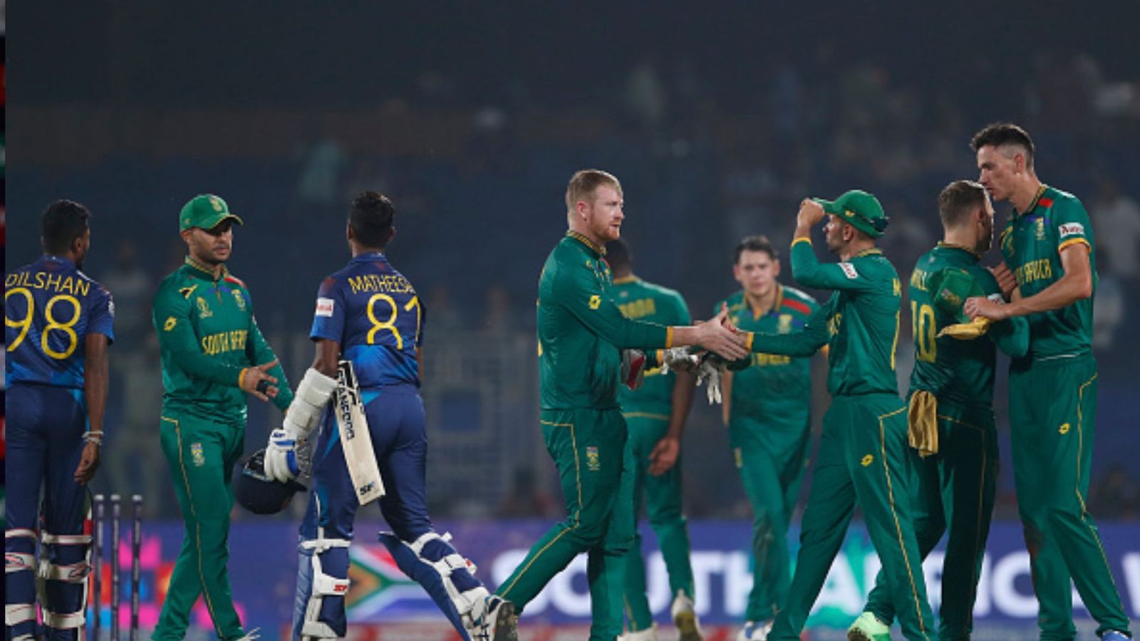 SA vs SL : साउथ अफ्रीका के 3 शतकवीरों के आगे श्रीलंका ने टेके घुटने, 429 रन के रिकॉर्ड चेज में मिली 102 रनों की बुरी हार  SA vs SL : साउथ अफ्रीका के 3 शतकवीरों के आगे श्रीलंका ने टेके घुटने, 429 रन के रिकॉर्ड चेज में मिली 102 रनों की बुरी हार