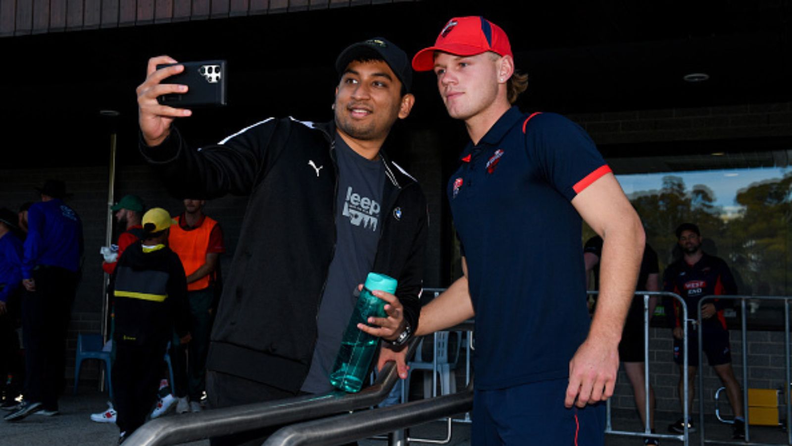 बंदर की वजह से जिसे छोड़ना पड़ा वर्ल्ड कप, उसने तोड़ा डिविलियर्स के सबसे तेज शतक का विश्व रिकॉर्ड, कौन है यह सूरमा बंदर की वजह से जिसे छोड़ना पड़ा वर्ल्ड कप, उसने तोड़ा डिविलियर्स के सबसे तेज शतक का विश्व रिकॉर्ड, कौन है यह सूरमा