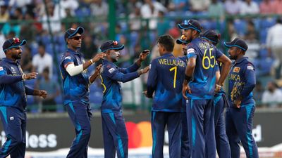 SA vs SL : वर्ल्ड कप में रिकॉर्ड 428 रन लुटाने के बाद श्रीलंका को ICC ने क्यों दी कड़ी सजा, जानें मामला  श्रीलंका क्रिकेट टीम