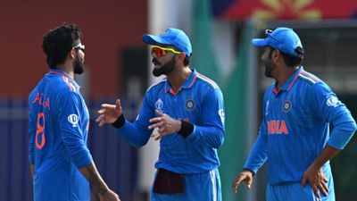 IND vs AUS: रोहित शर्मा की गलती ने रवींद्र जडेजा को किया निराश, डगआउट में बैठे मोहम्मद शमी का भी झुका सिर, VIDEO रोहित से खुश नहीं दिखे जडेजा