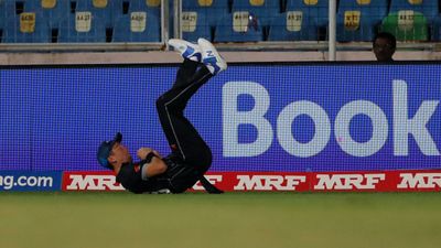 2019 वर्ल्ड कप का बदला? ट्रेंट बोल्ट ने बाउंड्री पर लिया कैच ऑफ द टूर्नामेंट, रवींद्र को भी नहीं हुआ विश्वास, VIDEO ट्रेंट बोल्ट का कमाल का कैच