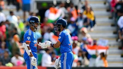 वर्ल्ड कप टीम में हो सकती है जायसवाल और गायकवाड़ की एंट्री, शुभमन गिल के कवर के तौर पर होंगे शामिल: रिपोर्ट वर्ल्ड कप टीम में आ सकते हैं गायकवाड़ और जायसवाल