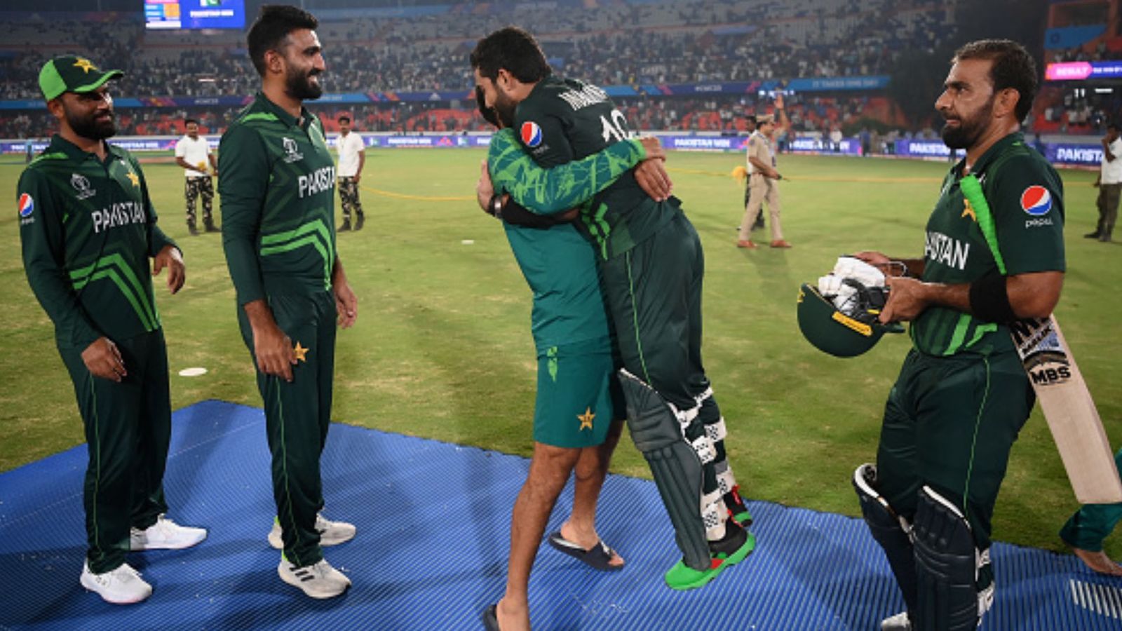 'जीतेगा भाई जीतेगा पाकिस्तान जीतेगा', हैदराबाद फैंस ने जमकर किया सपोर्ट, बाबर एंड कंपनी को खुशी के साथ किया विदा, VIDEO 'जीतेगा भाई जीतेगा पाकिस्तान जीतेगा', हैदराबाद फैंस ने जमकर किया सपोर्ट, बाबर एंड कंपनी को खुशी के साथ किया विदा, VIDEO