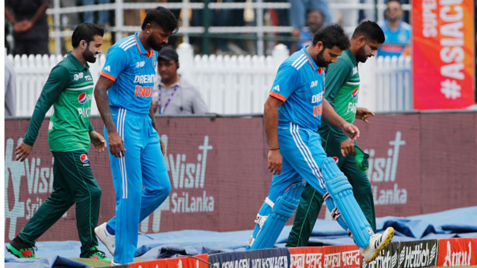 IND vs PAK : भारत-पाकिस्तान मैच की नकली टिकट बनाने वाले गिरफ्तार, करीब दो लाख का सामान हुआ जब्त