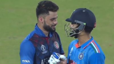 विराट कोहली-नवीन उल हक ने दूर किए गिले-शिकवे, 5 महीने पहले IPL में शुरू हुई दुश्मनी वर्ल्ड कप में खत्म, देखिए Video विराट कोहली नवीन उल हक