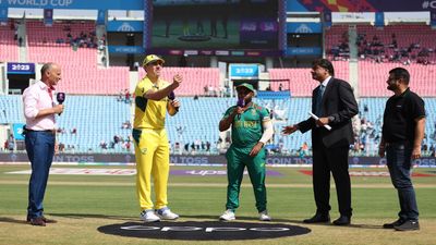 AUS v SA, World Cup 2023: भारत से हार के बाद ऑस्ट्रेलिया की प्लेइंग इलेवन में उठापटक, साउथ अफ्रीका के खिलाफ 2 प्लेयर्स को कर दिया बाहर ऑस्ट्रेलिया की टीम में 2 बदलाव