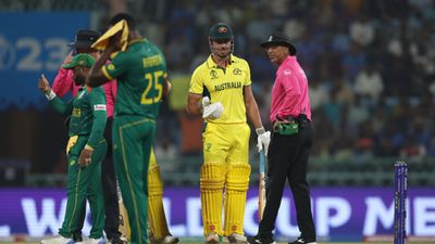 स्टोइनिस के रन आउट विवाद पर ऑस्ट्रेलिया को चाहिए जवाब, लाबुशेन बोले- 'अंपायरों को कुछ पता नहीं चल रहा था' स्टोइनिस का विवादित विकेट