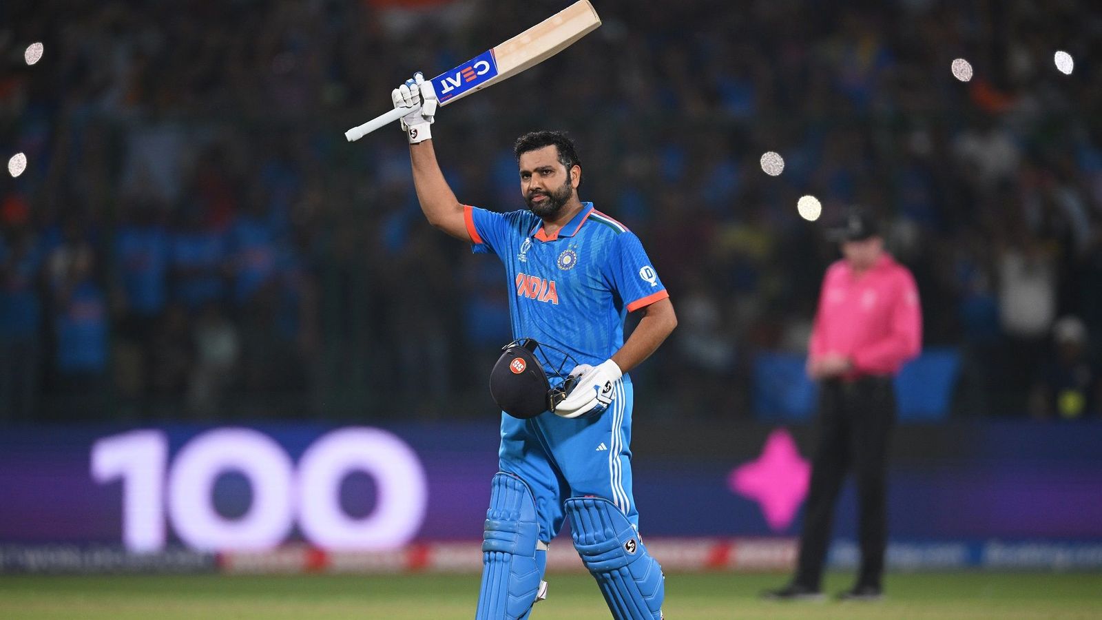 IND vs PAK, World Cup 2023: रोहित शर्मा के बल्ले से थरथराया था पाकिस्तान, गेंदबाज को बोलना पड़ा- भाई चाहते क्या हो? IND vs PAK, World Cup 2023: रोहित शर्मा के बल्ले से थरथराया था पाकिस्तान, गेंदबाज को बोलना पड़ा- भाई चाहते क्या हो?