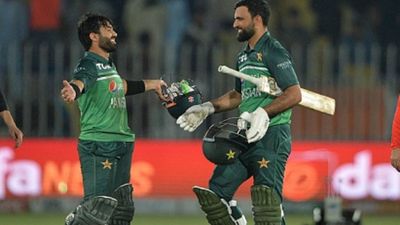 World Cup में भारत के खिलाफ किस पाकिस्तानी खिलाड़ी के बल्ले से निकली आग? धुरंधरों की टॉप-5 लिस्ट में ये बल्लेबाज शामिल    फखर जमां ने बनाए 62 रन