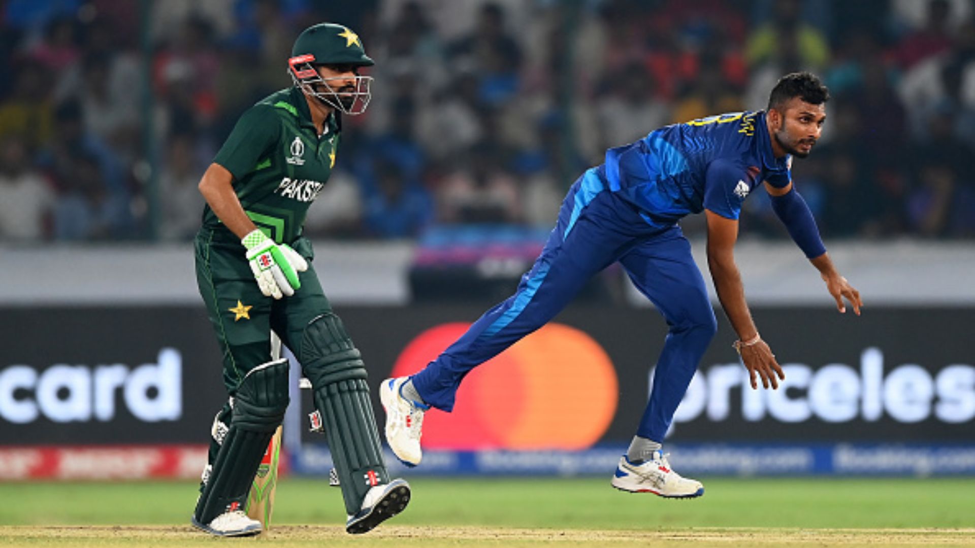 World Cup 2023 से बाहर हुए श्रीलंका के कप्तान दसुन शनाका, पाकिस्तान के खिलाफ मैच से हुआ तगड़ा नुकसान