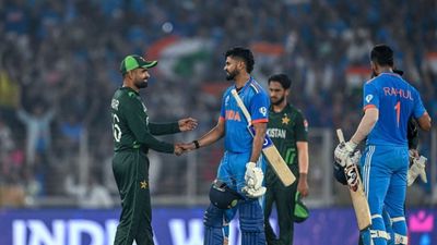 तीखा बयान : 'पाकिस्तान मैच जीतकर हमास के आतंकवादियों को समर्पित नहीं कर सका', जानिए किसने और क्यों मारा ऐसा ताना भारत और पाकिस्तान