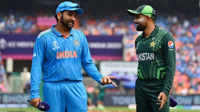 World Cup 2023 : पाकिस्तान को धोने के बाद अब टीम इंडिया कैसे सेमीफाइनल में एंट्री करेगी पक्की! जानें समीकरण  रोहित शर्मा और बाबर आजम