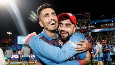 40 साल से युद्ध से जूझ रहे अफगानिस्तान में कैसे दाखिल हुआ क्रिकेट, किस तरह हुआ लोकप्रिय, भारत का है खास योगदान राशिद खान और मुजीब उर रहमान अफगानिस्तान के दो कमाल के क्रिकेटर.