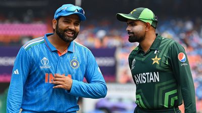IND vs PAK: 'मैदान पर नमाज, भारत के खिलाफ बयान...',  World Cup को लेकर ICC से शिकायत करने वाले पाकिस्तान बोर्ड पर उसके अपने ही खिलाड़ी ने दागे 3 सवाल अहमदाबाद में खेला गया था भारत और पाकिस्तान के बीच मुकाबला