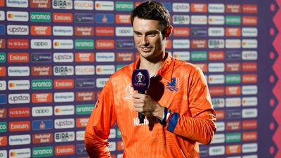 World Cup 2023: 171 द्वीप और एक लाख की आबादी वाले देश में जन्म, इलेक्ट्रिशियन का काम सीखा, अब जीता सबसे बड़ा मैच स्कॉट एड्वडर्स प्लेयर ऑफ द मैच रहे