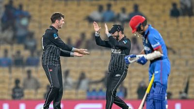 NZ vs AFG : इंग्लैंड को हराने वाली अफगानिस्तान 139 रन पर हुई ढेर, न्यूजीलैंड ने 149 रनों से रौंदकर लगाया जीत का 'चौका' मिचेल सैंटनर