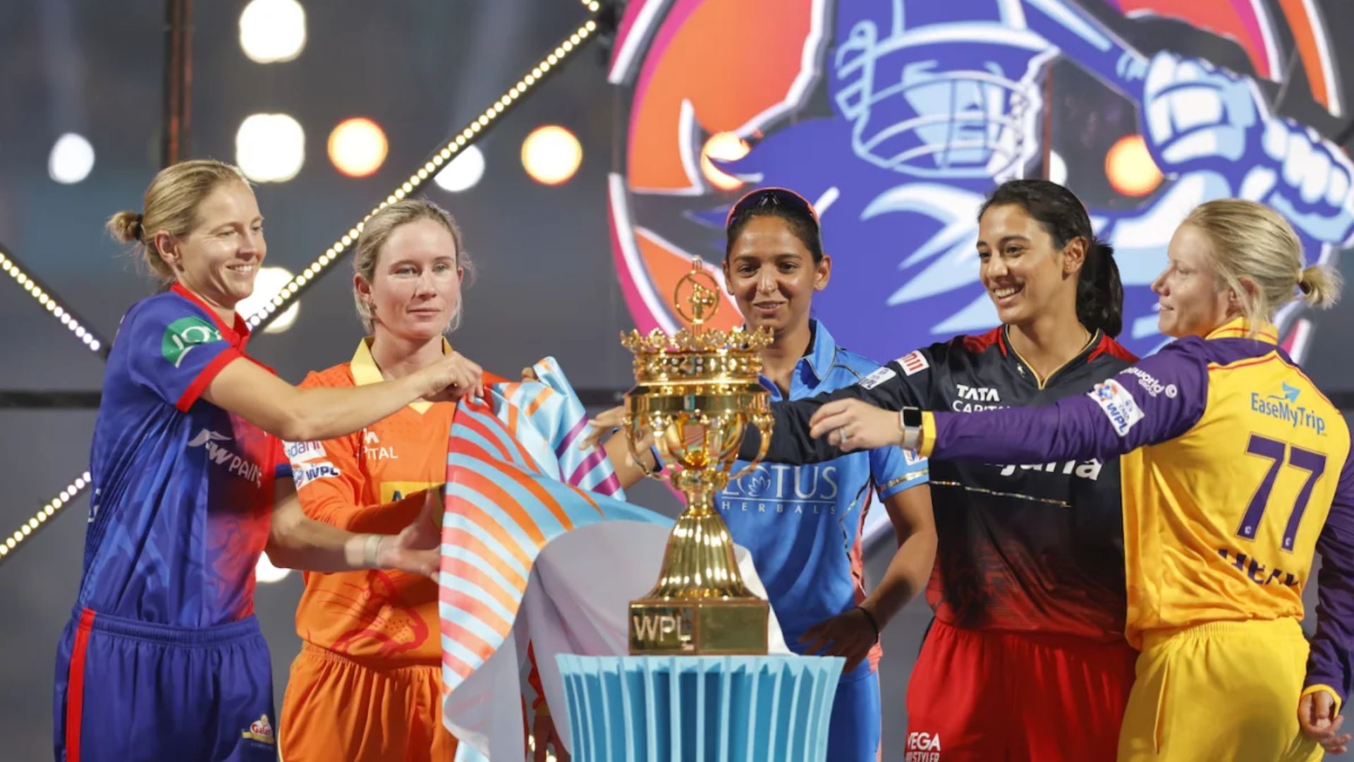 WPL 2024: अदाणी की टीम ने 4 दिग्गज विदेशियों समेत 11 खिलाड़ियों को निकाला, RCB से 7 की छुट्टी, जानिए कौन हुआ रिटेन, कौन बाहर