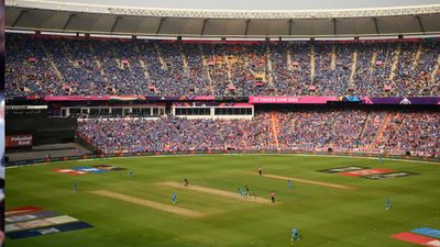 WC 2023: जिन दो टीमों के खिलाफ भारत ने दर्ज की धमाकेदार जीत, उसी पर ICC ने उठा दिया सवाल, पिचों को लेकर दे दिया बड़ा बयान आईसीसी ने उठाए सवाल