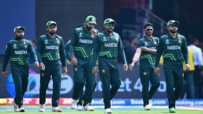 PAK vs AUS: बाबर आजम ने जिसके लिए उपकप्तान को बाहर किया, उसने दिया 'धोखा',  वॉर्नर की फिफ्टी में की मदद! बाबर आजम के साथ धोखा!