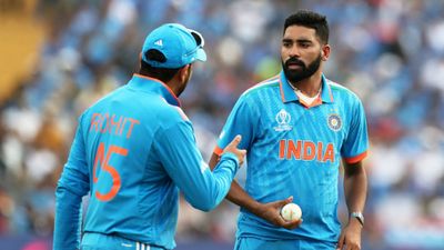 'इस खिलाड़ी को बाहर बैठाओ', पंड्या की जगह इस क्रिकेटर को करो टीम में शामिल, हरभजन चाहते हैं ये दो बदलाव पंड्या ने बढ़ाई रोहित की टेंशन