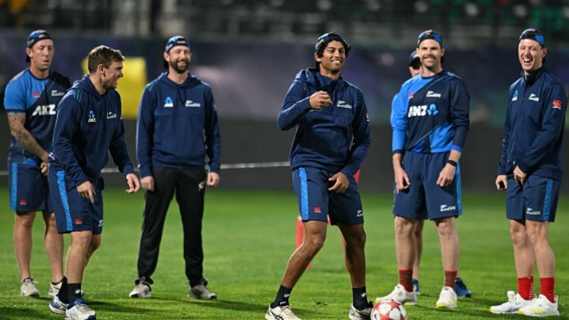 IND vs PAK डीजे विवाद के बीच कीवी खिलाड़ी खुद बजा रहे अपना म्यूजिक, धर्मशाला से सामने आई बड़ी सच्चाई धर्मशाला में प्रैक्टिस के दौरान न्यूजीलैंड के खिलाड़ी