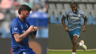 229 रनों की हार के बाद इंग्लैंड पर टूटा आफतों का पहाड़, ऊंगली टूटने से स्टार गेंदबाज वर्ल्ड कप से बाहर! जोफ्रा आर्चर से भी मिला 'धोखा' रीस टॉप्ली और जोफ्रा आर्चर