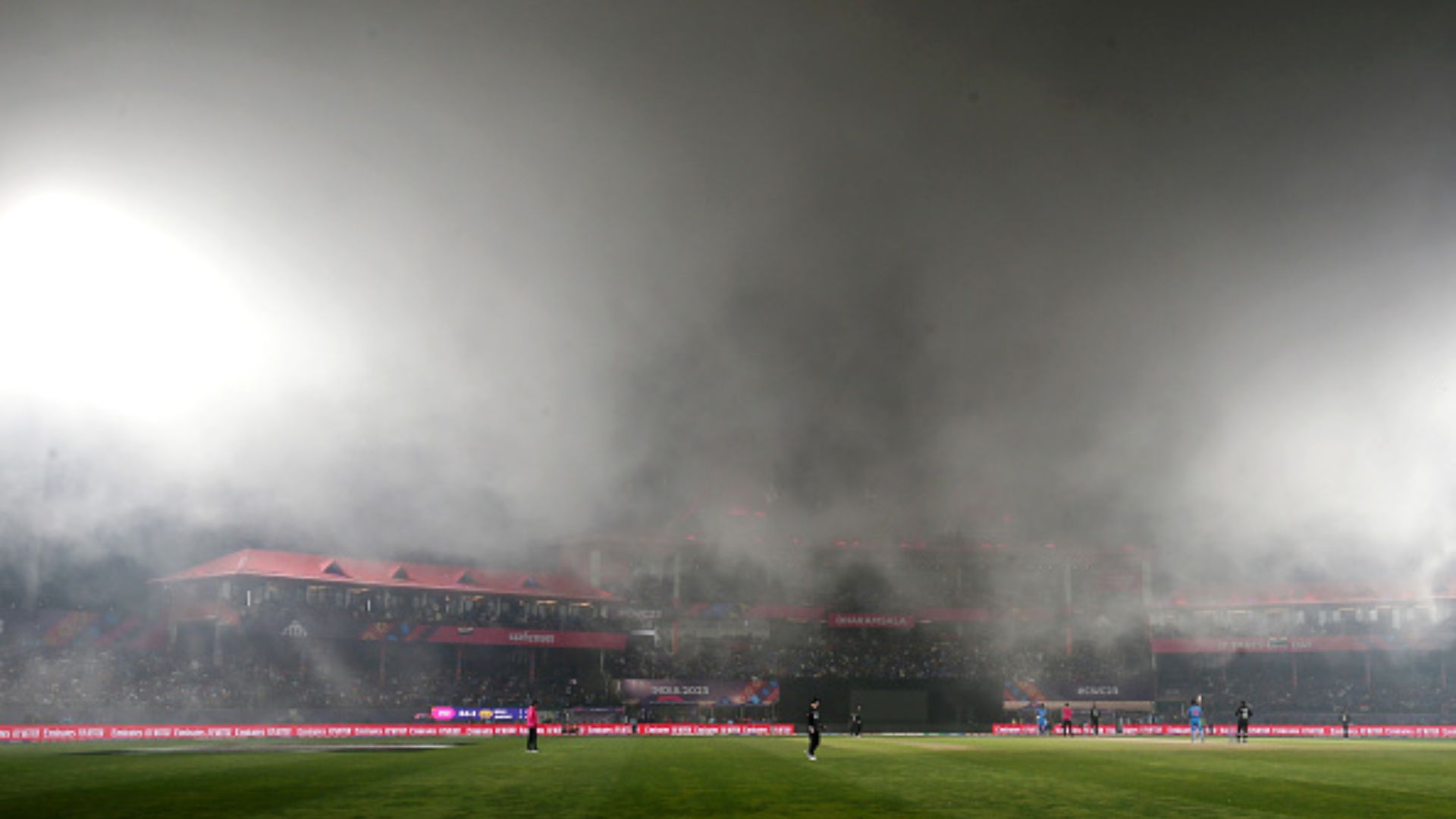 IND vs NZ मैच को कोहरे ने रोका, वर्ल्ड कप में पहली बार दिखा रोचक नजारा, जानिए किन-किन दिलचस्प कारणों से क्रिकेट में पड़ा है खलल