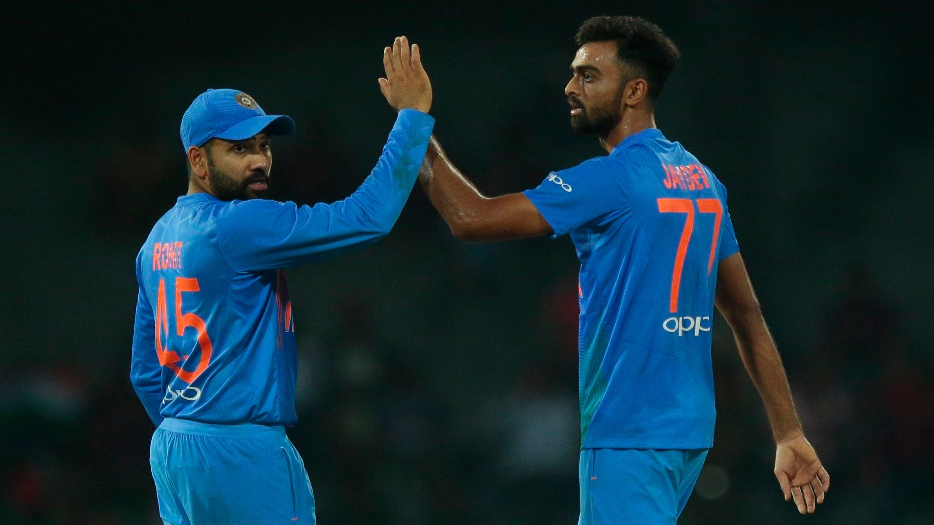 टीम इंडिया के तेज गेंदबाज ने सिर्फ 2 रन देकर ले डाले 4 विकेट, 6 चौके और 6  छक्‍कों ने 3.3 ओवर में ही खत्‍म कर दिया मैच
