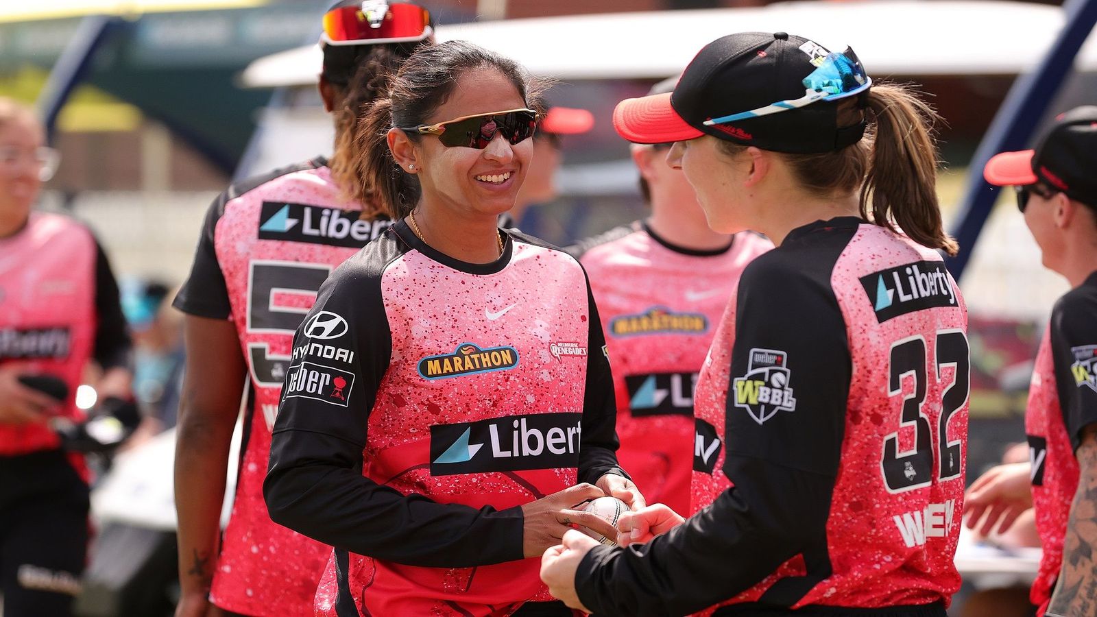 WBBL: 22 गेंदों के अंदर 21 रन में गिर गए 7 विकेट, हरमनप्रीत कौर ने 43 रन के बाद 2 विकेट भी लिए WBBL: 22 गेंदों के अंदर 21 रन में गिर गए 7 विकेट, हरमनप्रीत कौर ने 43 रन के बाद 2 विकेट भी लिए