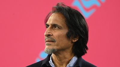 'फ्री हिट पर भी सिक्स नहीं मार पाता', 'कहीं दफन हो जाऊं', रमीज राजा ने कमेंट्री में बाबर आजम और पाकिस्तानी टीम का बनाया मजाक रमीज राजा पाकिस्तान के कप्तान रहे हैं.