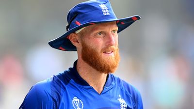 वर्ल्ड कप के बीच इंग्लैंड ने जारी किए कॉन्ट्रेक्ट, 9 सितारों की छुट्टी, स्टोक्स ने 1 साल के लिए किया साइन, देखिए पूरी लिस्ट बेन स्टोक्स इंग्लैंड के टेस्ट कप्तान हैं.