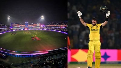 AUS vs NED : मैच के बीच होने वाले 'लाइट शो' पर भड़के ग्लेन मैक्सवेल, कहा - प्लेयर्स के लिए भयानक... ग्लेन मैक्सवेल और दिल्ली के मैदान का लाइट शो का एक नजारा