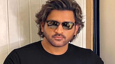 एमएस धोनी ने गर्लफ्रेंड को लेकर बैचलर लड़कों की गलतफहमी की दूर, बोले- ये मत सोचना मेरी वाली अलग है, Video एमएस धोनी का वीडियो वायरल