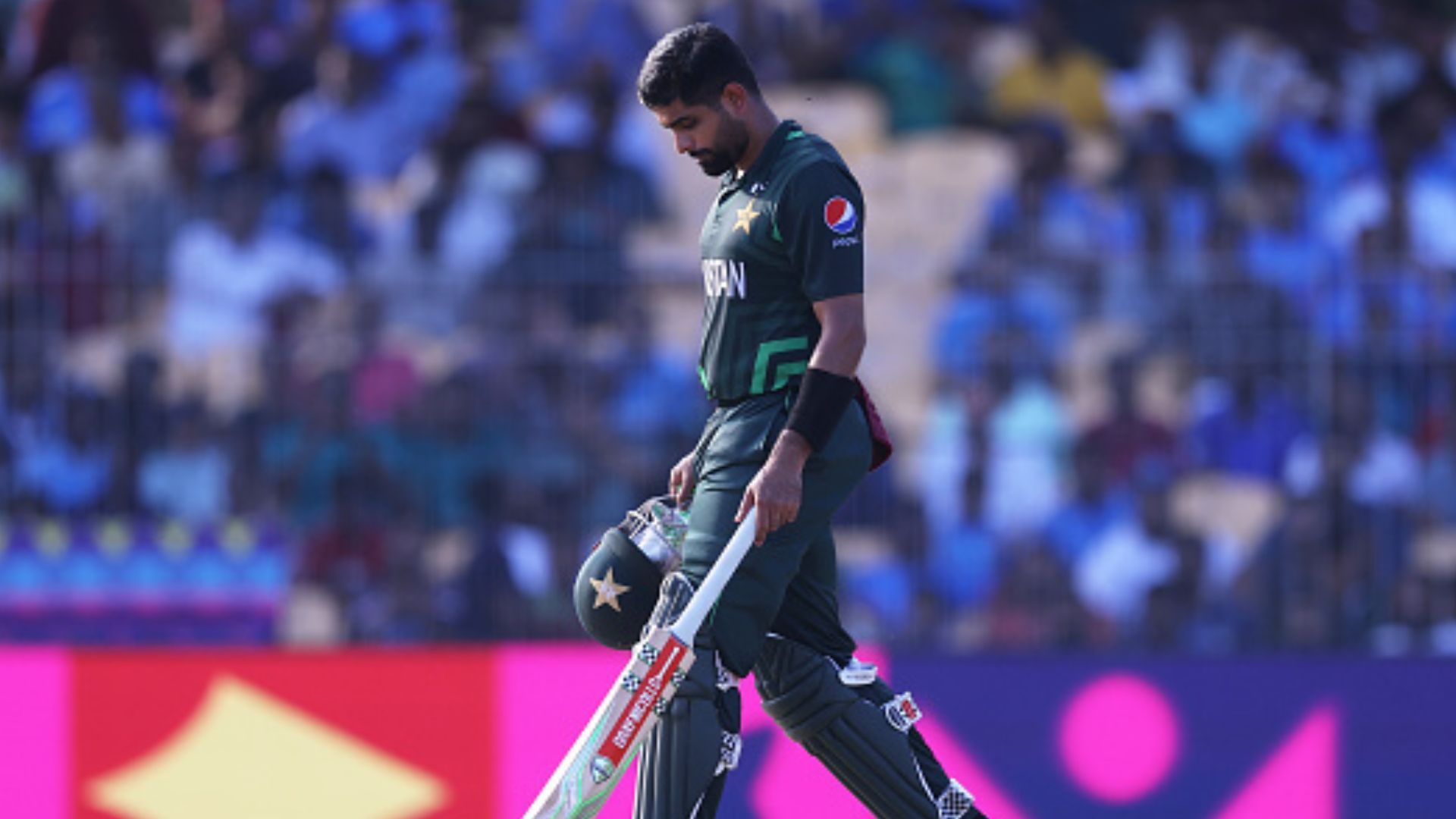 Babar Azam : 'कप्तानी ने उसे खत्म कर दिया', 50 रन जड़कर आउट हुए पाकिस्तानी कप्तान बाबर आजम तो फैंस ने किया ट्रोल 