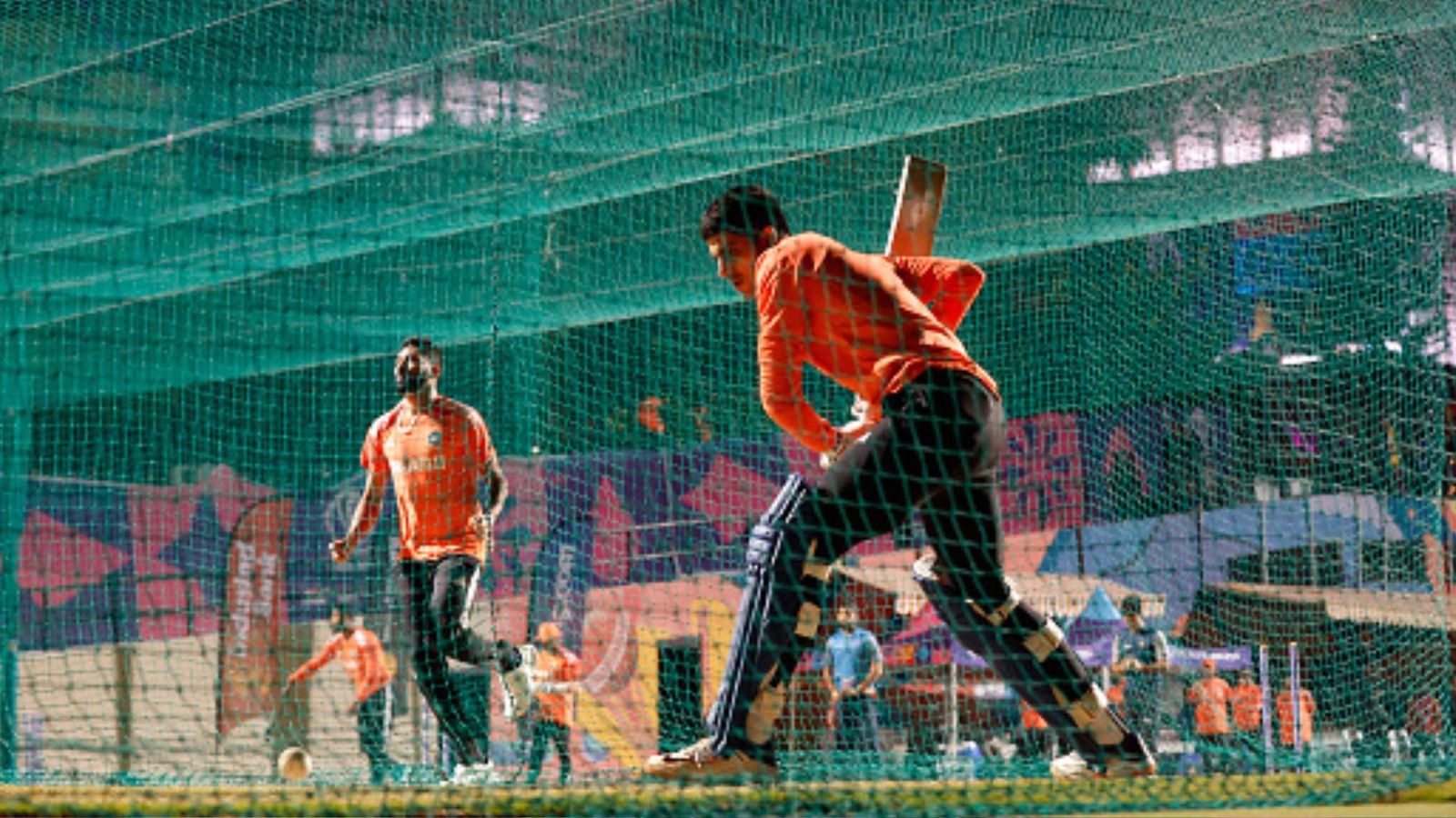 IND vs ENG : 150 की रफ़्तार वाले इंग्लिश गेंदबाज के लिए शुभमन गिल ने की स्पेशल ट्रेनिंग, लेकिन टीम इंडिया के तीन दिग्गज प्रैक्टिस से रहे गायब IND vs ENG : 150 की रफ़्तार वाले इंग्लिश गेंदबाज के लिए शुभमन गिल ने की स्पेशल ट्रेनिंग, लेकिन टीम इंडिया के तीन दिग्गज प्रैक्टिस से रहे गायब