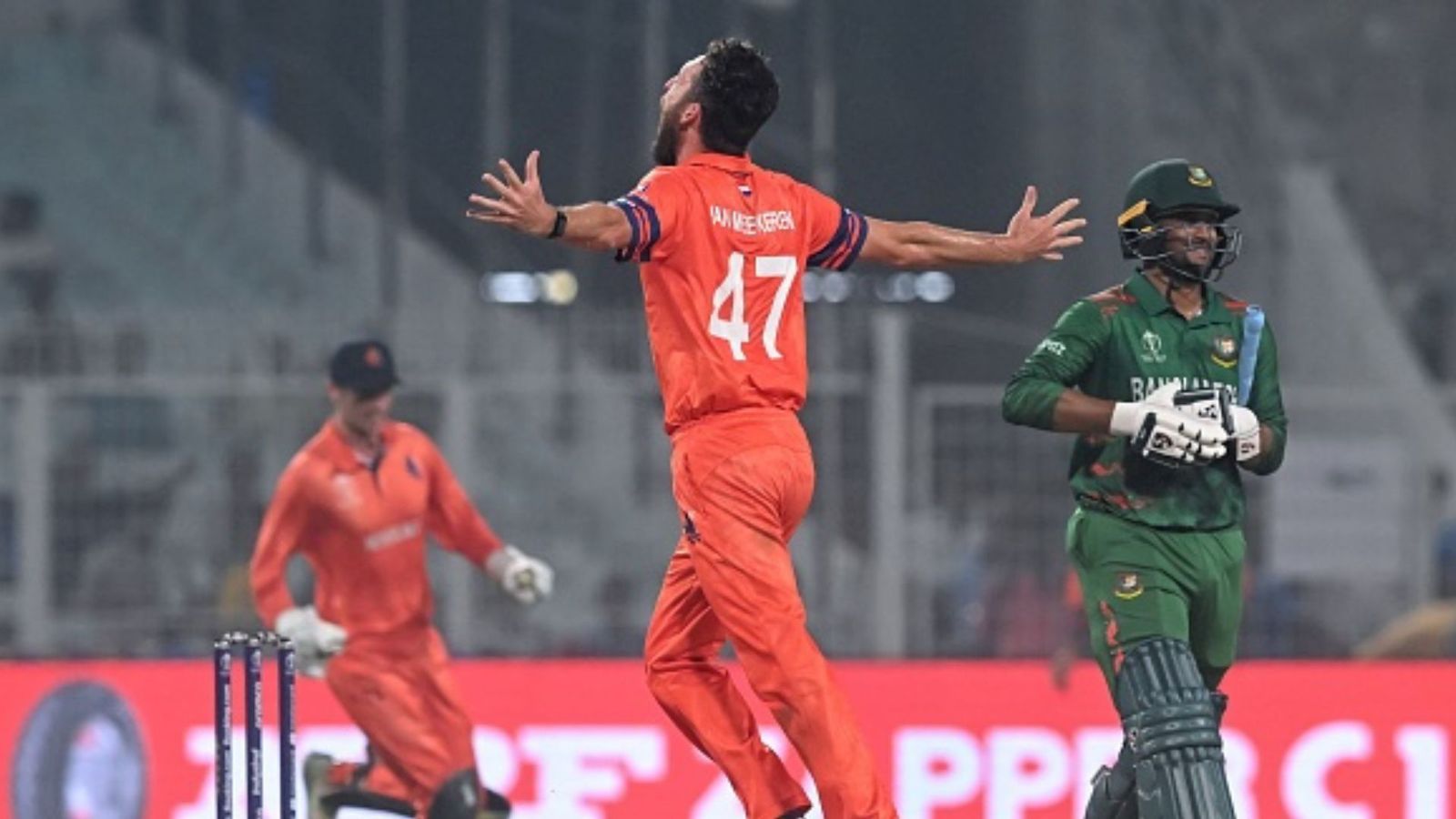 BAN vs NED : वर्ल्ड कप 2023 से बाहर हुई बांग्लादेश, नीदरलैंड्स ने 230 रनों के चेज में हराकर 'टाइगर्स' को घर भेजा BAN vs NED : वर्ल्ड कप 2023 से बाहर हुई बांग्लादेश, नीदरलैंड्स ने 230 रनों के चेज में हराकर 'टाइगर्स' को घर भेजा