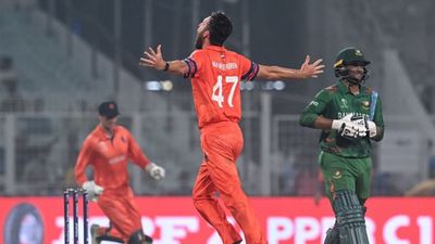 BAN vs NED : वर्ल्ड कप 2023 से बाहर हुई बांग्लादेश, नीदरलैंड्स ने 230 रनों के चेज में हराकर 'टाइगर्स' को घर भेजा बांग्लादेश बनाम नीदरलैंड्स