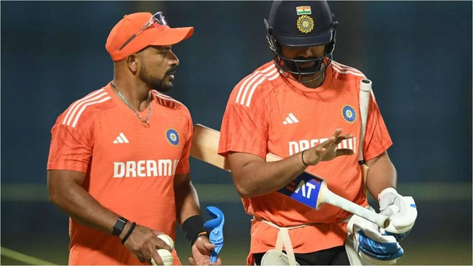 रोहित शर्मा मिस कर सकते हैं इंग्लैंड के खिलाफ मैच? अभ्यास के दौरान कलाई पर लगी चोट रोहित शर्मा मिस कर सकते हैं इंग्लैंड के खिलाफ मैच? अभ्यास के दौरान कलाई पर लगी चोट