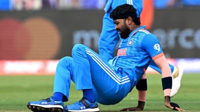 क्या वर्ल्ड कप से बाहर हो जाएंगे हार्दिक पंड्या? मेडिकल टीम नहीं दे पा रही है कोई अपडेट, श्रीलंका के खिलाफ भी खेलना मुश्किल पंड्या की चोट पर अपडेट नहीं