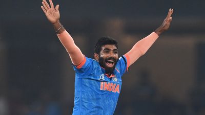 World Cup 2023: बुमराह-शमी के कारण आसान हुई टीम इंडिया के इस शख्स की 'नौकरी' बुमराह और शमी की कमाल की गेंदबाजी