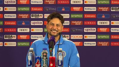 'ये क्या क्वेश्चन है?', भारत की जीत के बाद कुलदीप यादव कौनसा सवाल सुनकर नहीं रोक पाए हंसी, देखिए Video कुलदीप यादव वर्ल्ड कप में कमाल की बॉलिंग कर रहे हैं.