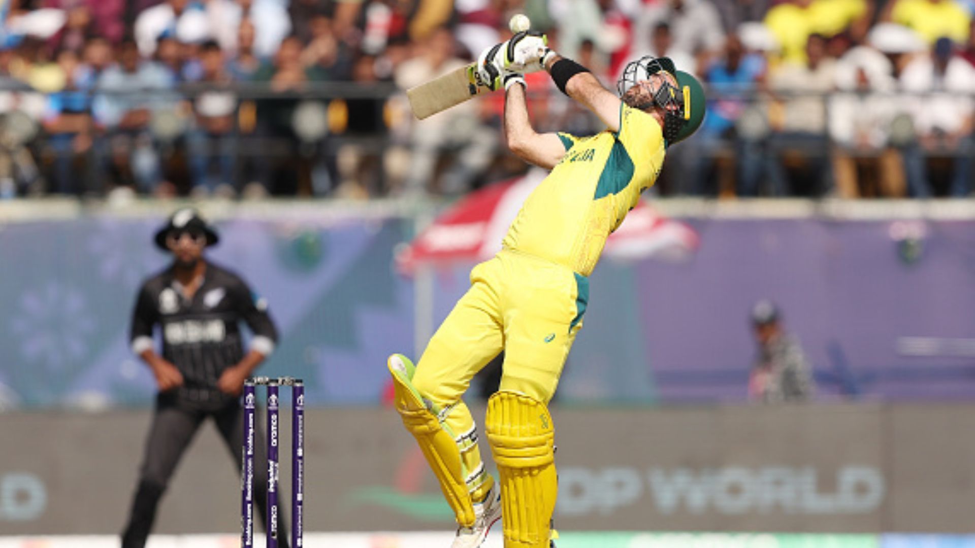 World Cup 2023 : इंग्लैंड के खिलाफ मैच के लिए ऑस्ट्रेलिया पर आई बड़ी आफत, वर्ल्ड कप में सबसे तेज शतक जड़ने वाला बाहर, जानें वजह 