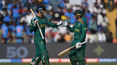 'मेरा करियर ख़त्म होने वाला है', World Cup में चौथा शतक जड़ने के बाद साउथ अफ्रीकी खिलाड़ी ने ये क्या कह डाला? क्विंटन डी कॉक और रासी वान डर डुसें