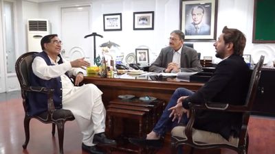 शाहिद अफरीदी ने 2 दिन पहले PCB चीफ को सुनाई खरी-खोटी, अब उन्हीं से मिला पाकिस्तान क्रिकेट में जॉब ऑफर पाकिस्तान क्रिकेट बोर्ड के दफ्तर में शाहिद अफरीदी