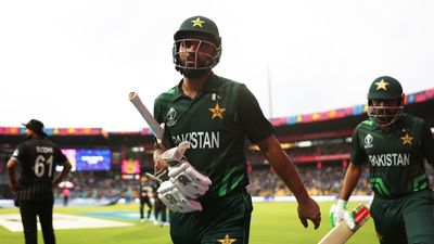 PAK vs NZ : फखर जमां के तूफानी शतक और बारिश के बीच जीता पाकिस्तान, सेमीफाइनल की तरफ कदम बढाकर न्यूजीलैंड का बिगाड़ा खेल फखर जमां का शतक