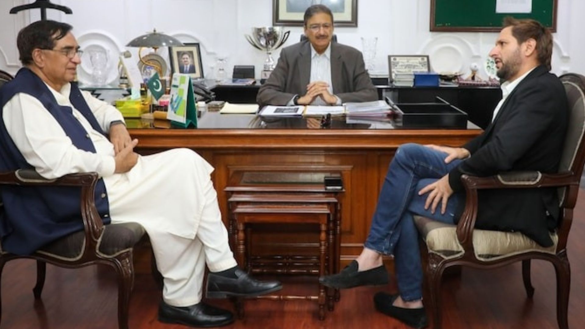 जका अशरफ को मिला जीवनदान, पाकिस्तान के प्रधानमंत्री ने इतने महीनों तक बढ़ाया चेयरमैन का कार्यकाल