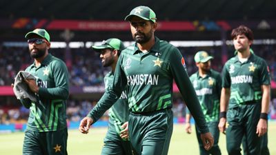 पाकिस्तान क्रिकेट टीम को बड़ा झटका, न्यूजीलैंड के खिलाफ जीत के बावजूद आईसीसी ने दे डाली सजा, नहीं सुधर रही बाबर की टीम पाकिस्तान क्रिकेट टीम को झटका