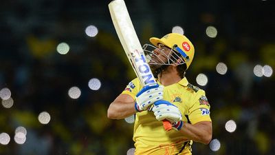 World Cup के बीच वेस्टइंडीज के उस खिलाड़ी ने छोड़ा क्रिकेट, जिसकी गेंद पर धोनी पूरे करियर में सिर्फ एक बाउंड्री लगा पाए एमएस धोनी नरेन की गेंद पर सिर्फ एक ही बाउंड्री लगा पाए