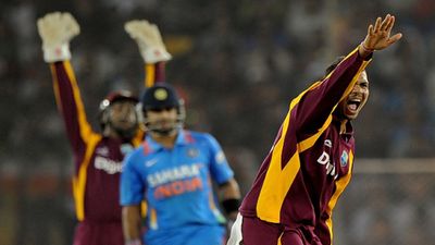 विराट कोहली को तंग करने वाले गेंदबाज ने लिया संन्यास, भारतीय दिग्गज के 49वें शतक से पहले किया ऐलान विराट कोहली को ईडन गार्डन में भी सुनील नरेन ने दिया था जख्म